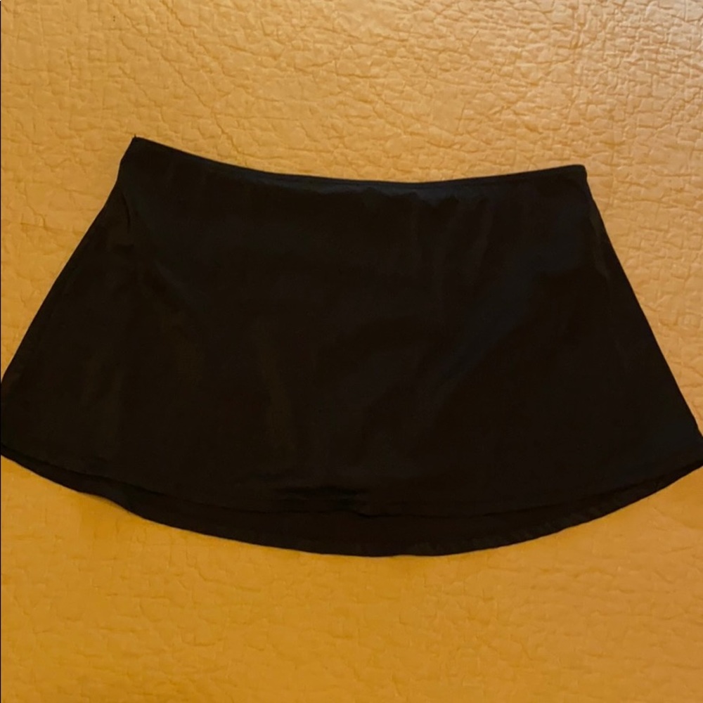 Bikini bottom with skirt